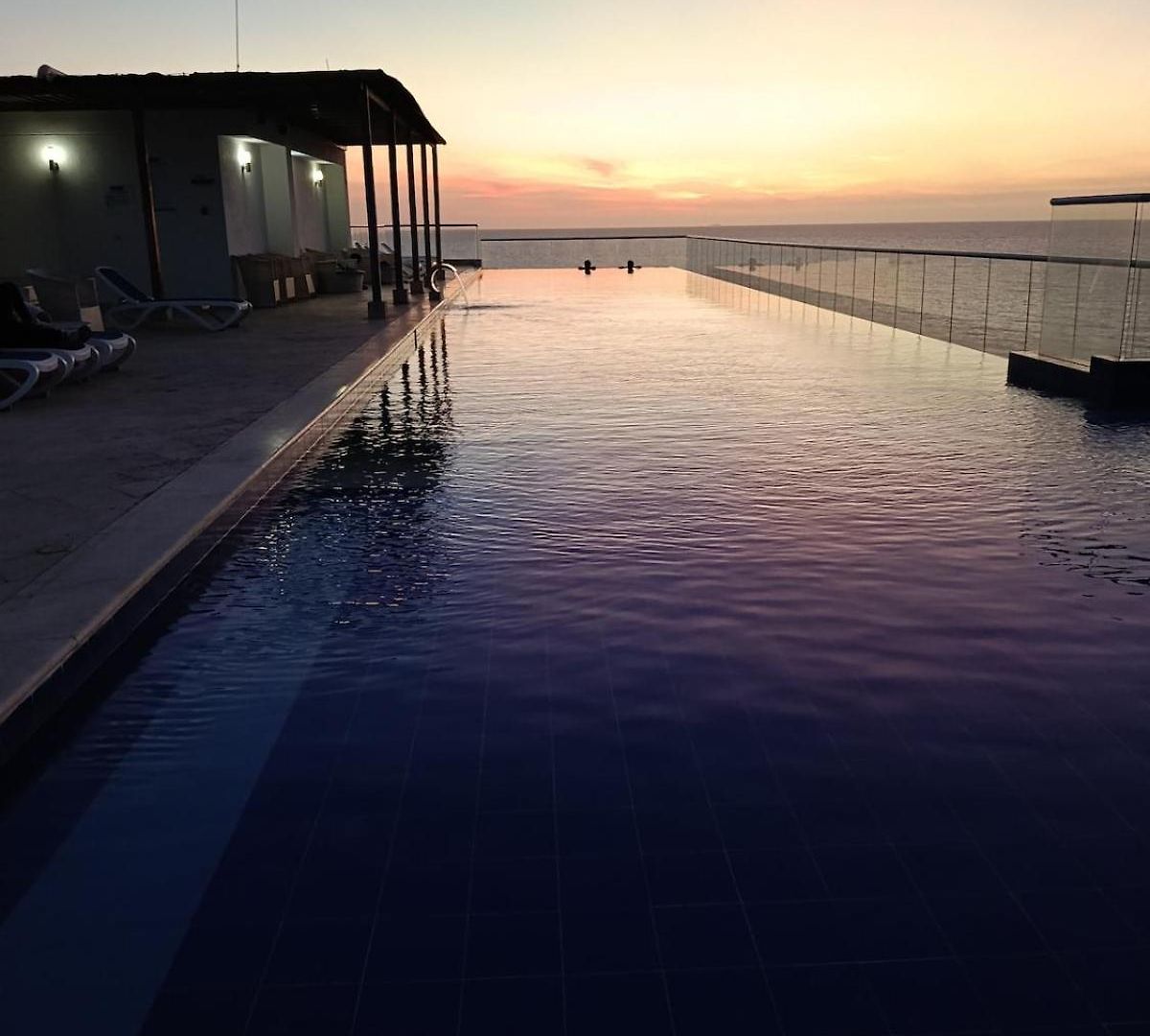 6 Personas Con Balcon Vista Al Mar Desayuno Gratis Y Anfitrion 24 Apartamento *