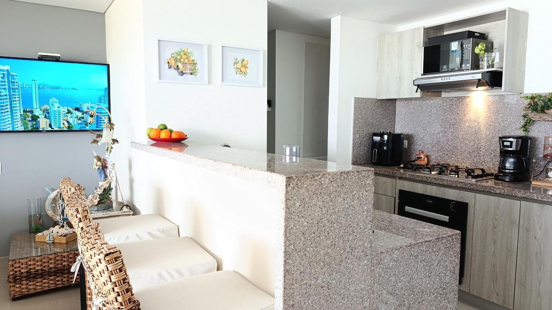 Apartamento 6 Personas Con Balcon Vista Al Mar Desayuno Gratis Y Anfitrion 24 *