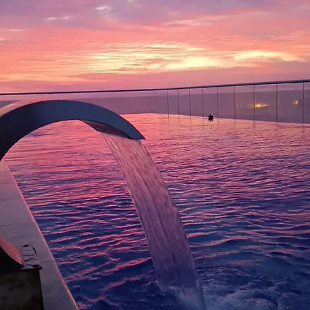 6 Personas Con Balcon Vista Al Mar Desayuno Gratis Y Anfitrion 24 Apartamento *