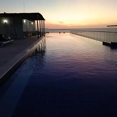 6 Personas Con Balcon Vista Al Mar Desayuno Gratis Y Anfitrion 24 Apartamento *
